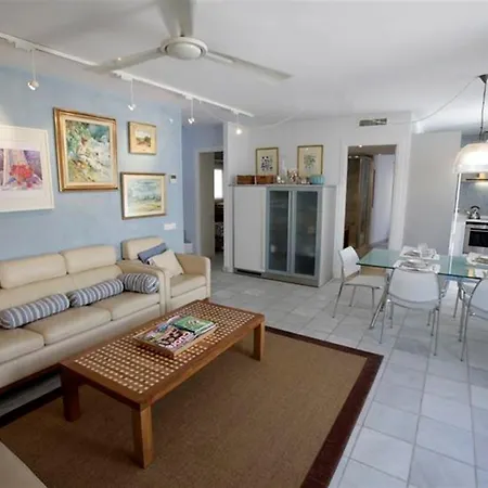Apartment Lovely 3 Bedroom In