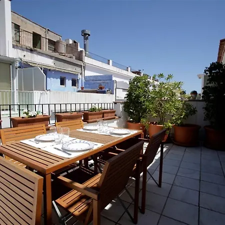 Lovely 3 Bedroom In Apartment *